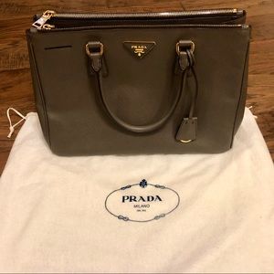 Medium Saffiano Lux Galleria Double ZIP Tote